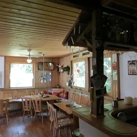 度假居 Cosy With Covered Porch