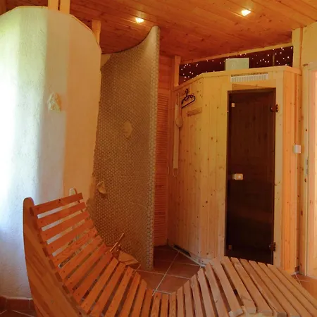 Cosy With Covered Porch 別荘