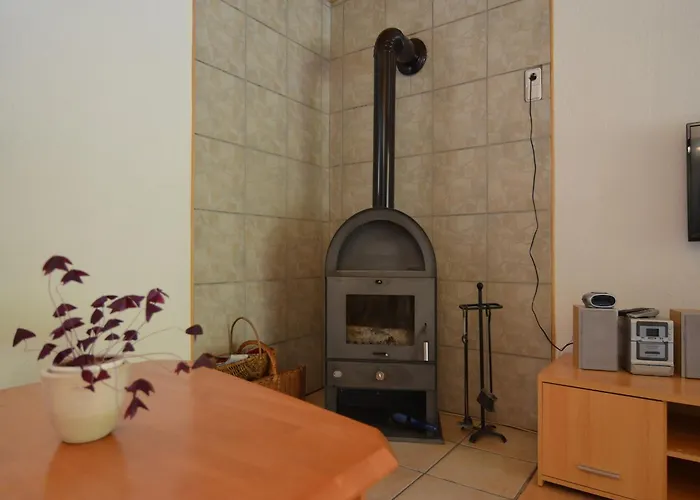 Cosy With Covered Porch *