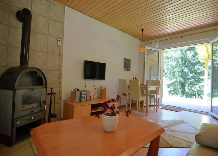 Cosy With Covered Porch